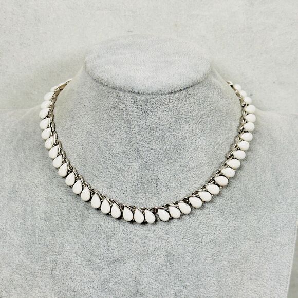 VTG Trifari Necklace White Teardrop Cabochon Silver Tone 16" Collar Jewelry - Picture 1 of 7